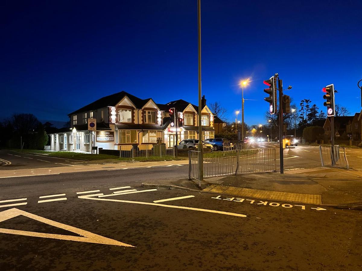 Acorn Lodge Hotel Gatwick & Parking Хорли Екстериор снимка