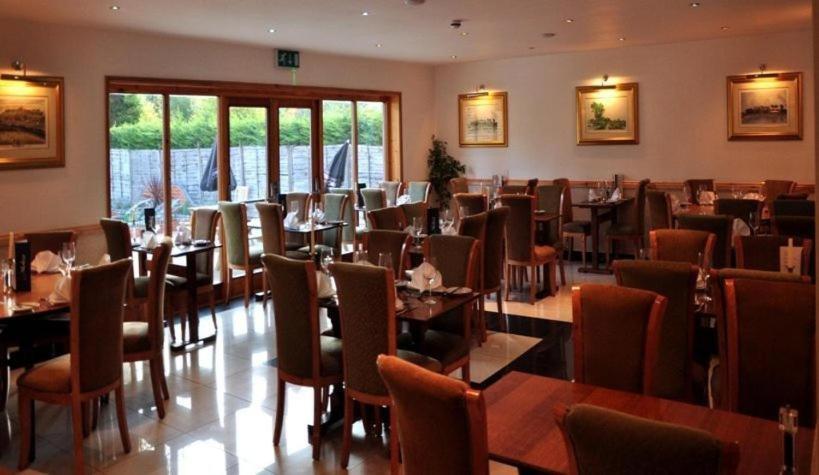 Acorn Lodge Hotel Gatwick & Parking Хорли Екстериор снимка