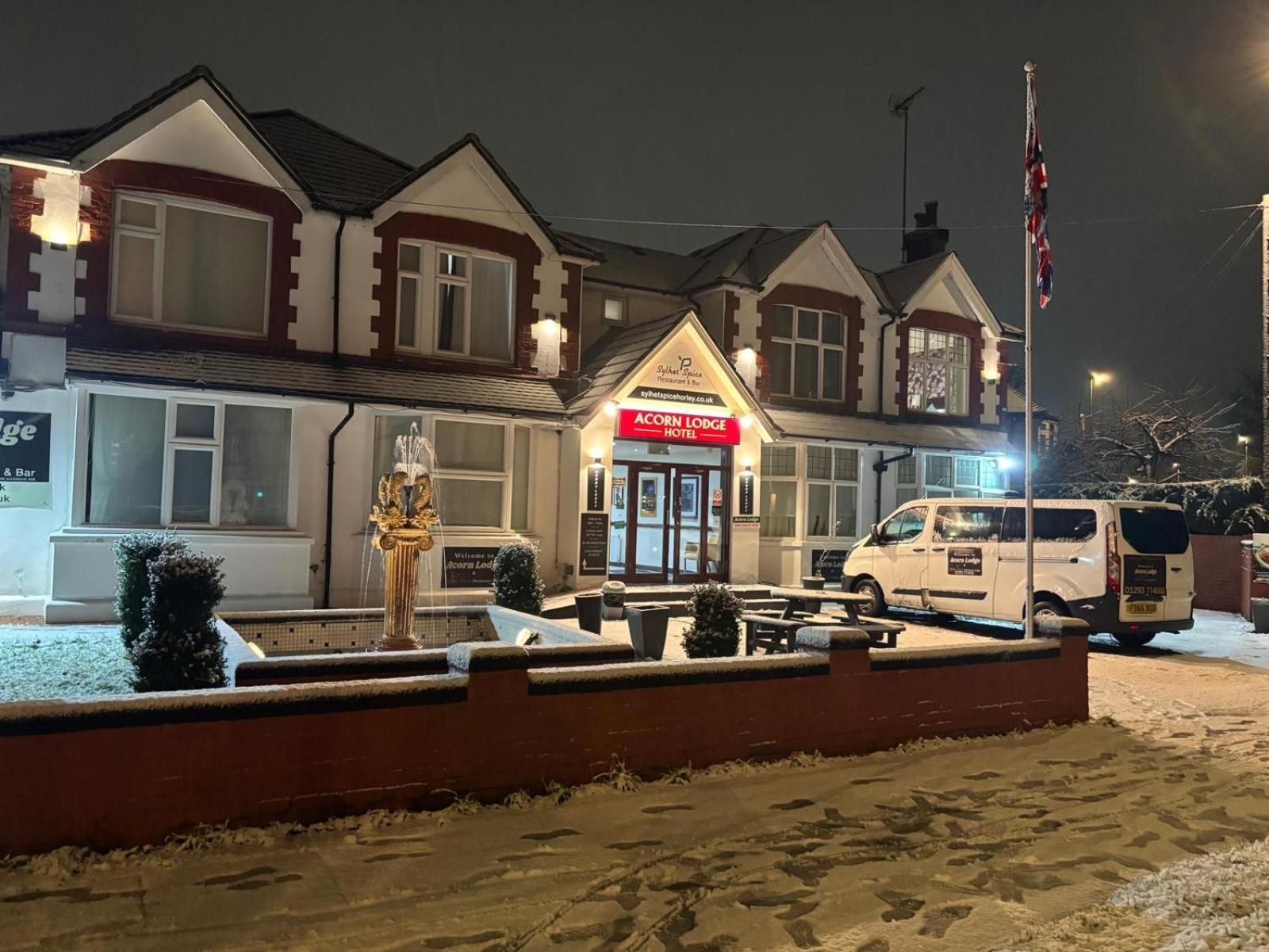 Acorn Lodge Hotel Gatwick & Parking Хорли Екстериор снимка