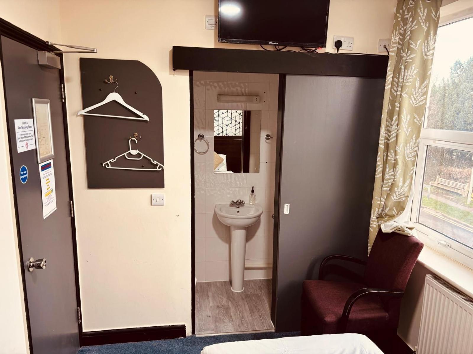Acorn Lodge Hotel Gatwick & Parking Хорли Екстериор снимка